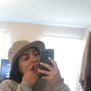 Meet your Posher, María